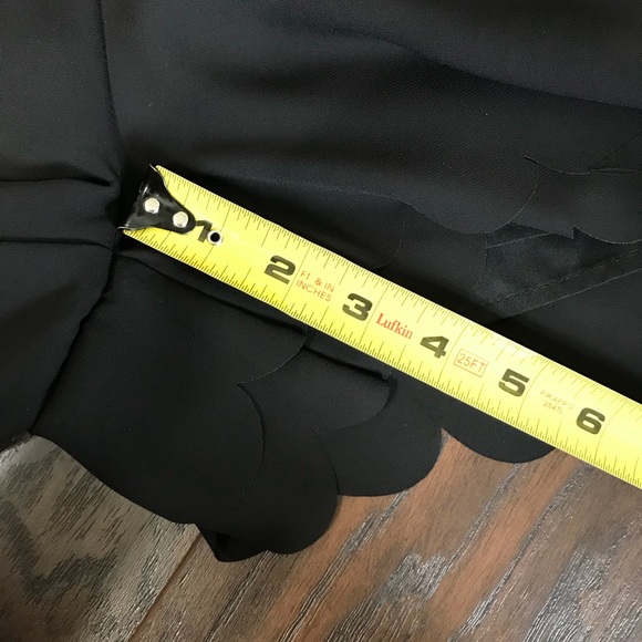 Lauren Conrad Scalloped Shorts✨Size XS - Picture 8 of 8